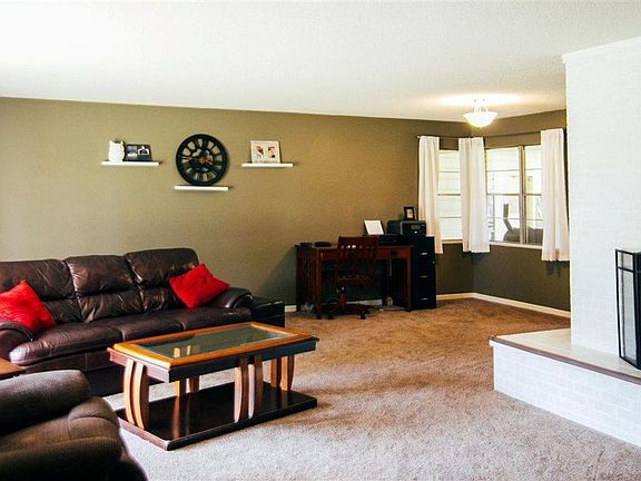 3rd image of 1808 Blossom Ln
