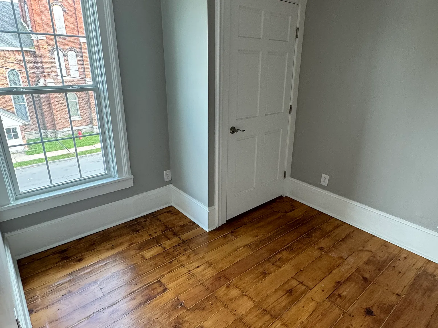 2 bed, 750 sqft, $1,600 — Photo 4