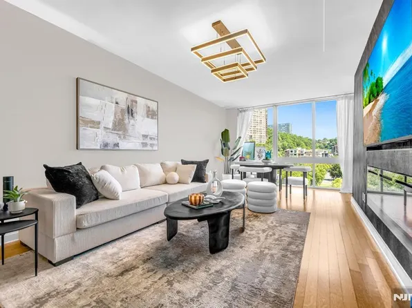 612 Hudson Park Unit 612, Edgewater, NJ 07020