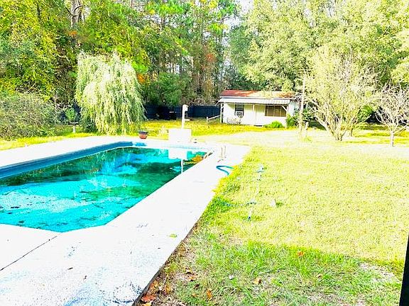 2nd image of 150 Carolyn Ln NE