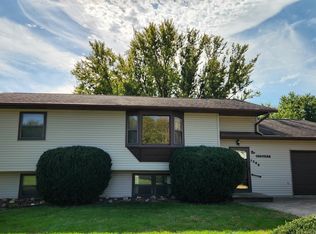 1008 E 7th St, Tama, IA 52339