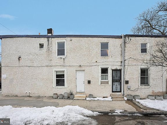 2nd image of 3942 Wallace St