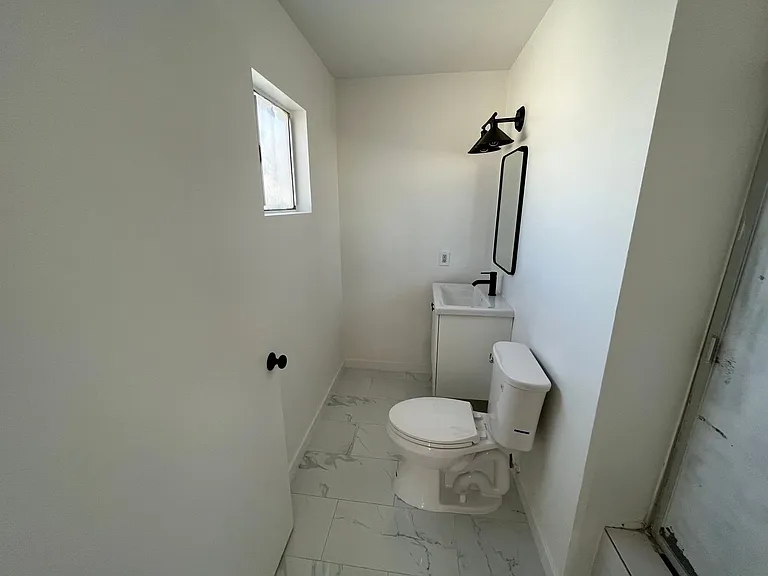 1821 Sichel St — Photo 7