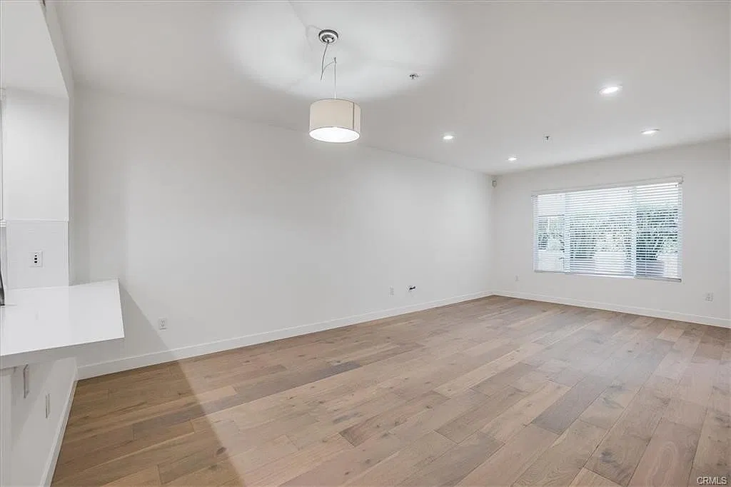 2 bed, 2.5 bath, 1410 sqft, $6,100 — Photo 3