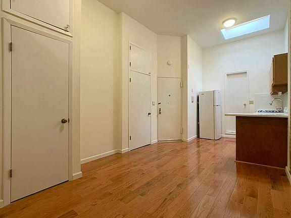 3rd image of 411 W 50th St APT 5A