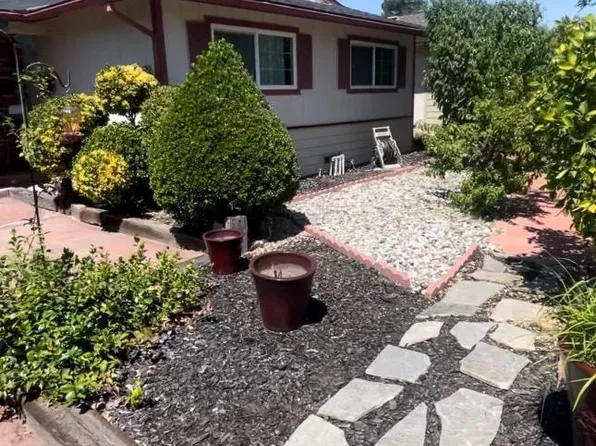 1867 Mitchell Ave, Clovis, CA 93611