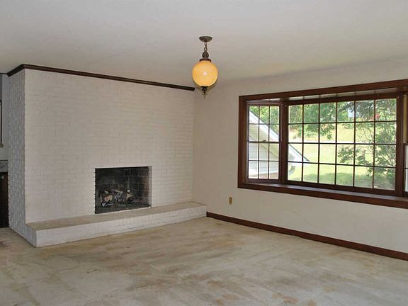 4th image of 7840 Dartmore Ln