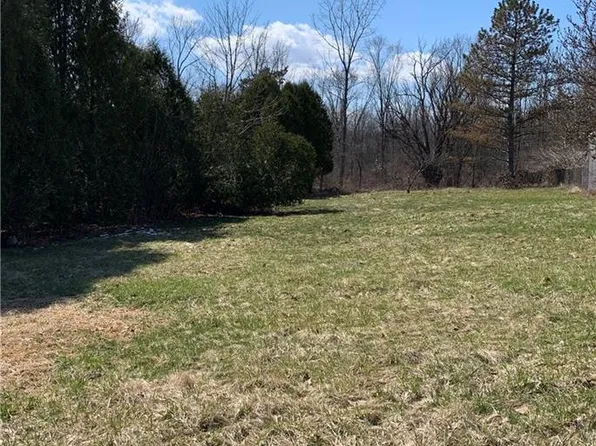 Howe Rd, Strongsville, OH 44136