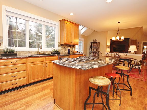 3rd image of 20 Delancy Ct
