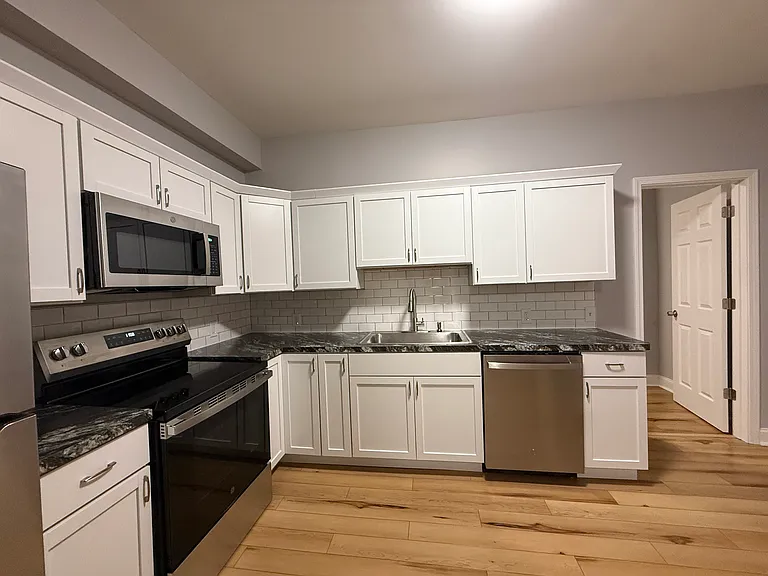 82 Clinton St #1 — Photo 3