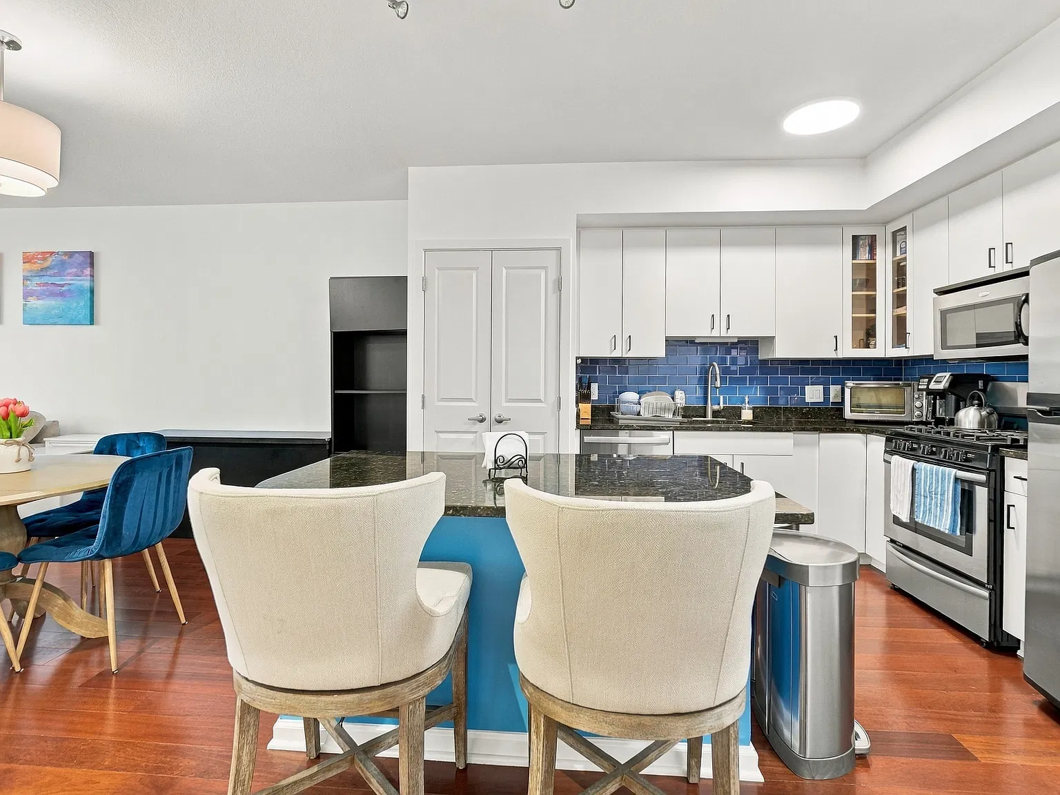 2 bed, 868 sqft, $2,900 — Photo 3