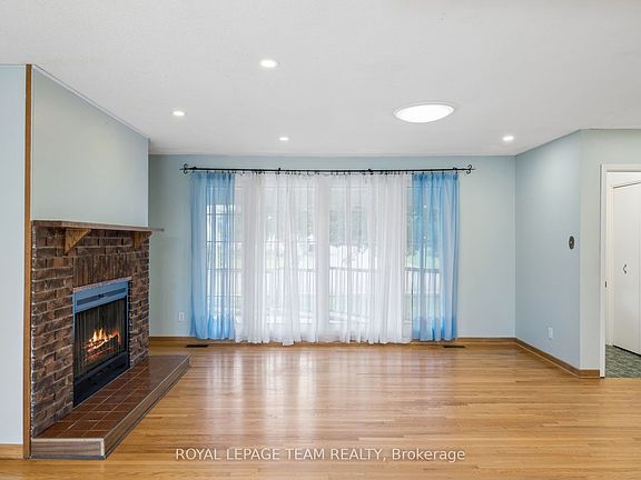 5th image of 22 Redpine Dr