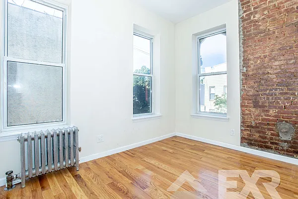 Rented by EXR | media 26