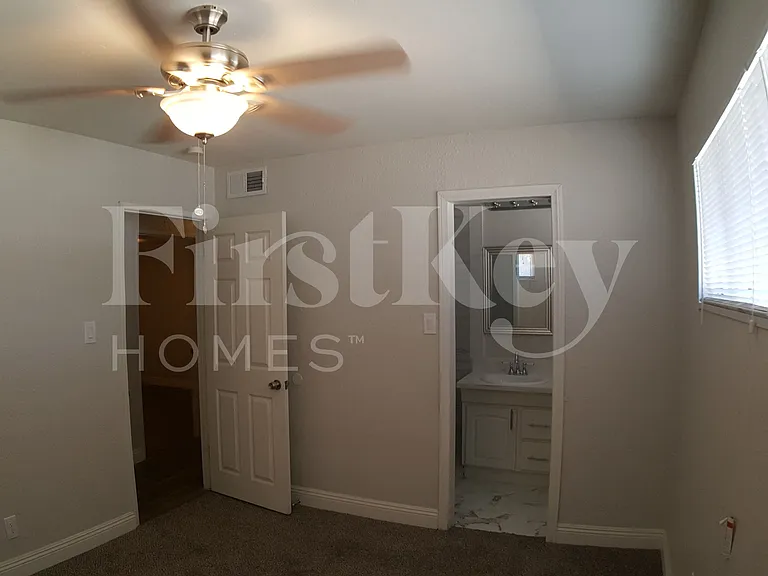 913 Date St — Photo 13