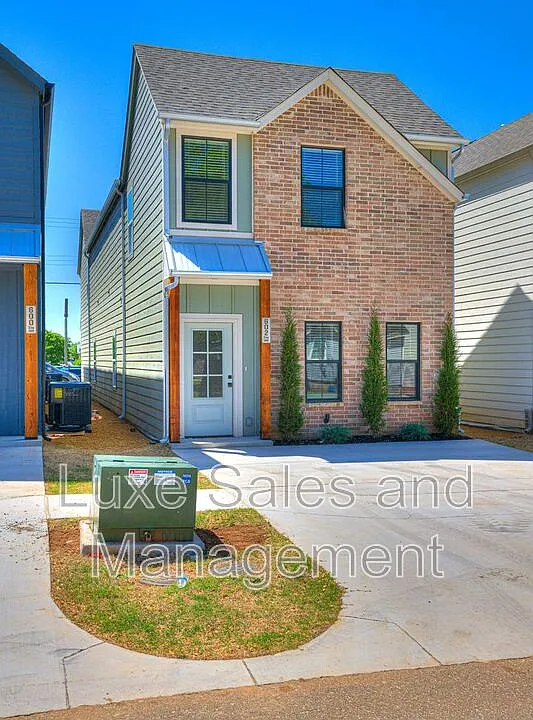 612 W 2nd St #100