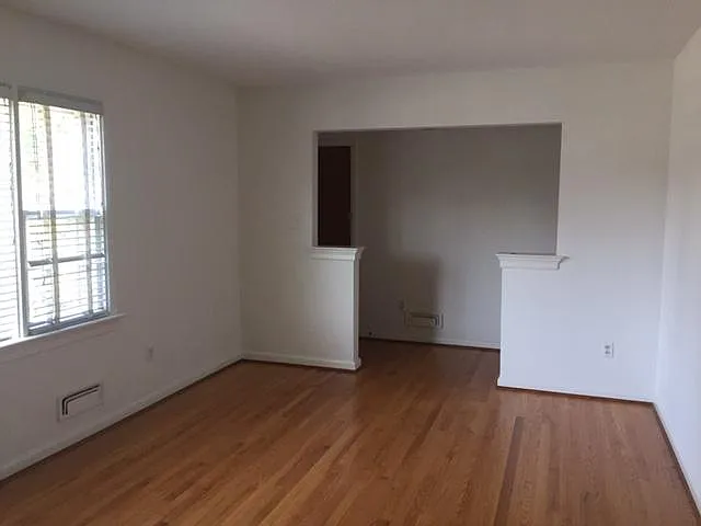 3902 Floyd Ave — Photo 4