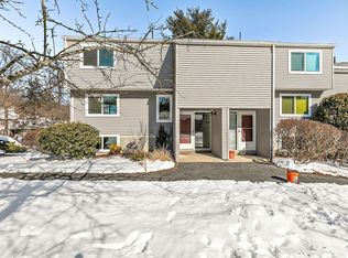 46 Autumn Ln #46, Amherst, MA 01002