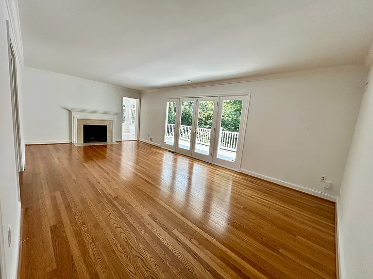 5100 Upton St NW — Photo 17