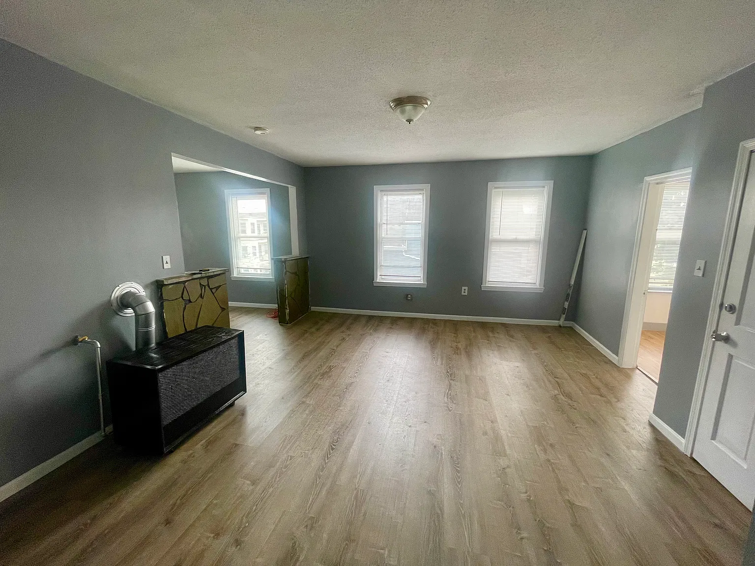 2 bed, 1260 sqft, $1,600 — Photo 2
