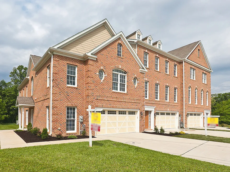 12 Chestnut Woods Dr