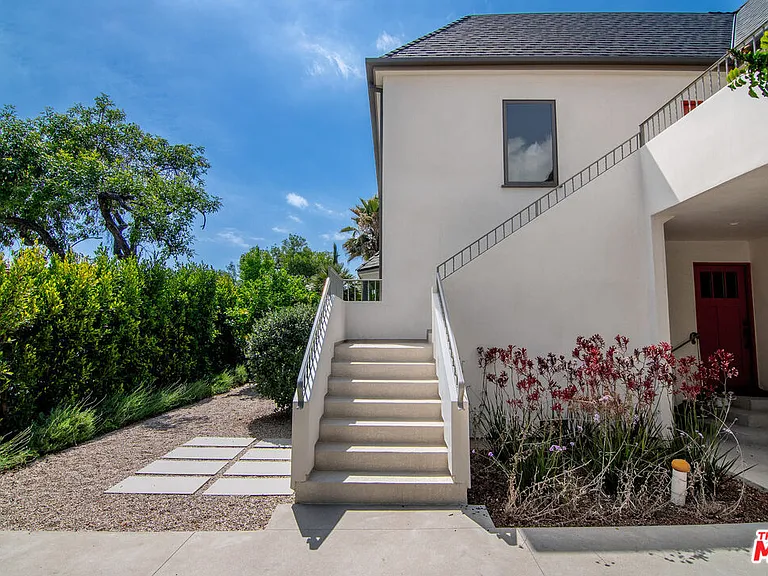 8021 Blackburn Ave #U — Photo 4