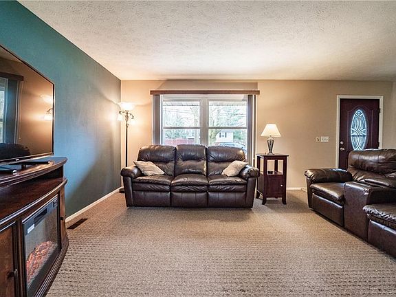 3rd image of 805 Green Forest Dr
