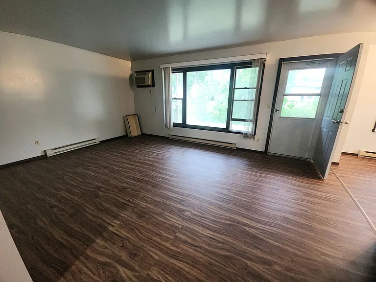 1129 Primrose Ct — Photo 4