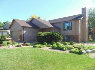 2804 S Whetstone Cir, Sioux Falls, SD 57103