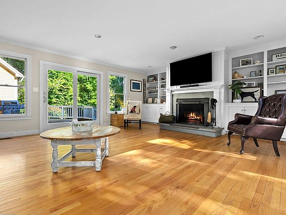 3rd image of 11 Davis Ln