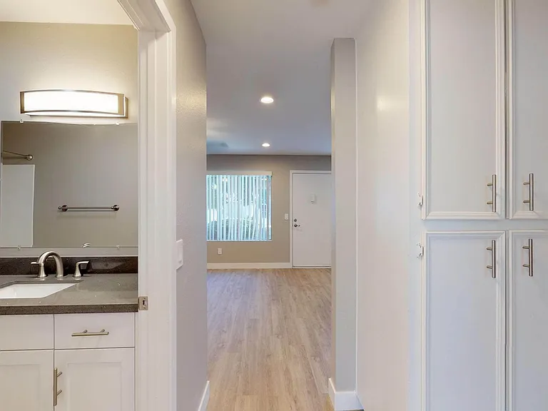 Henry Square- Luxury Townhomes — Photo 33