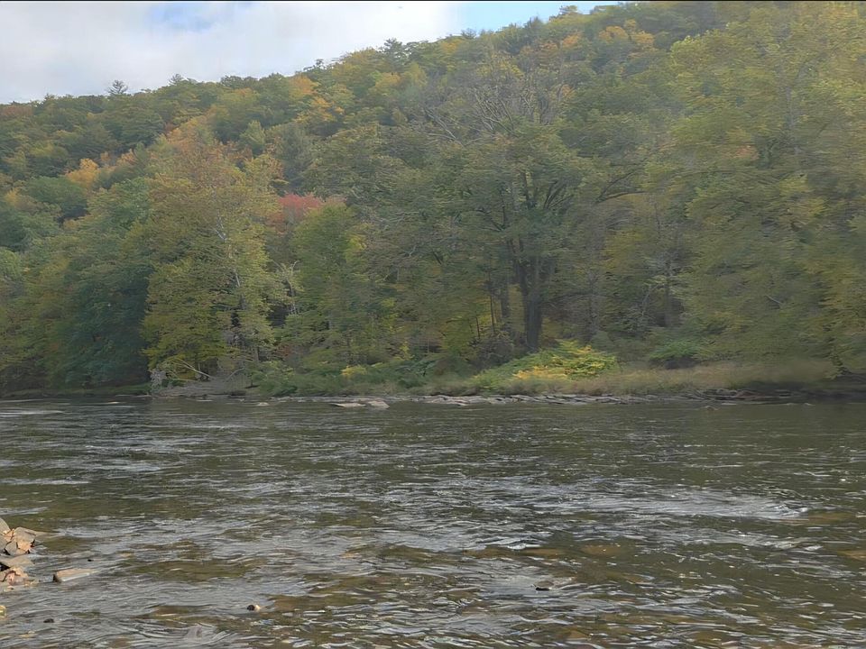 1st image of 4 Field Bend Lock Rd