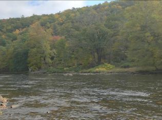 4 Field Bend Lock Rd, Lackawaxen, PA 18435
