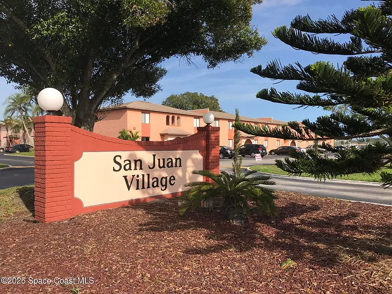 196 San Juan Cir — Photo 1