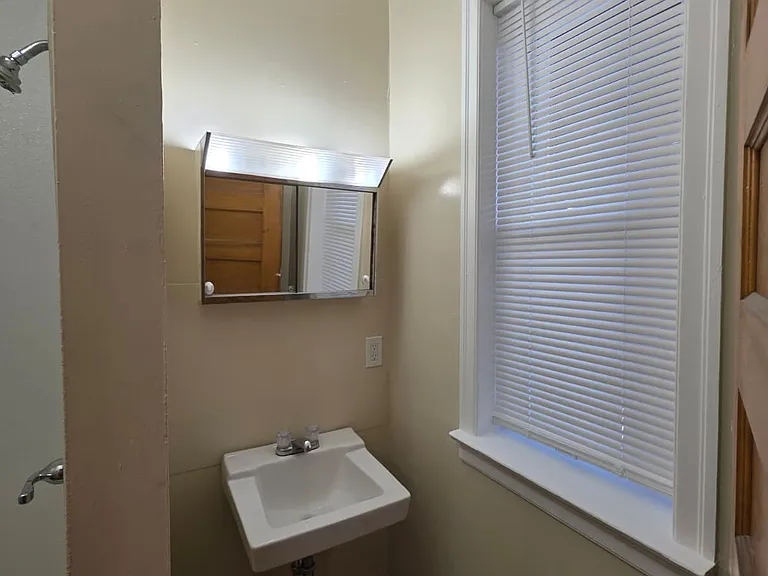 462 Maple Franklin St #3R — Photo 2