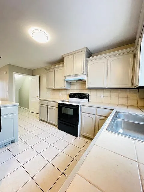 Moorefield Apartments — Photo 2