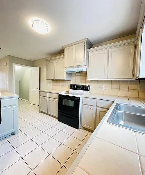 Moorefield Apartments — Photo 2