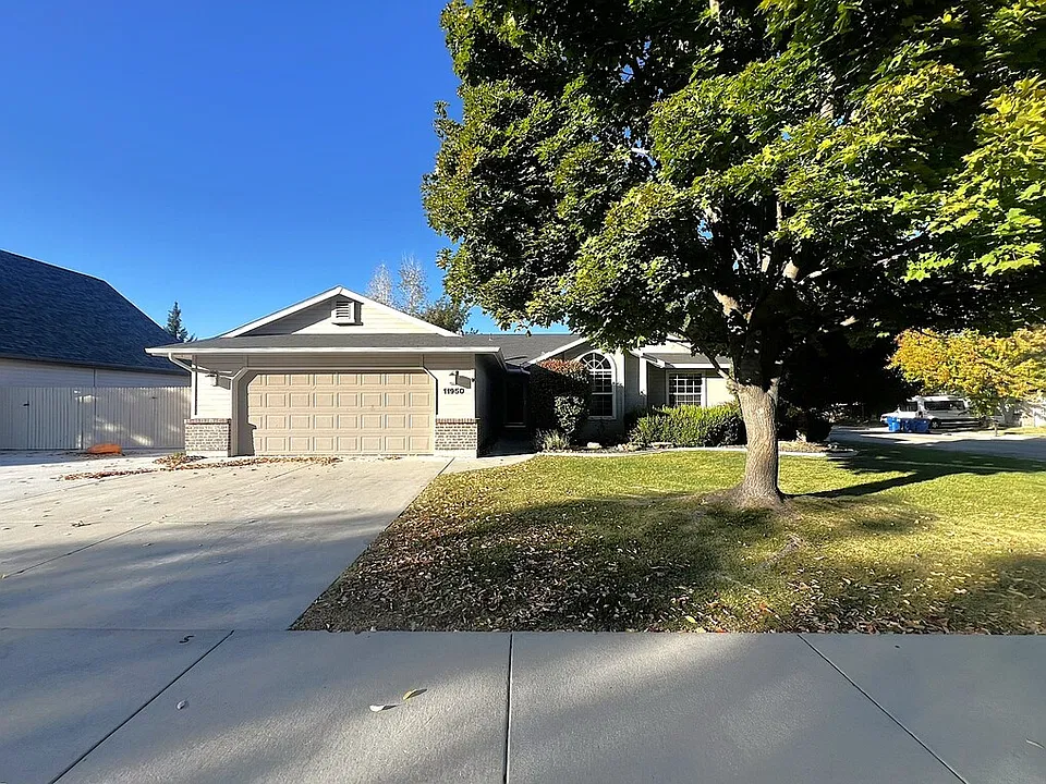 11950 W Cactus Ct