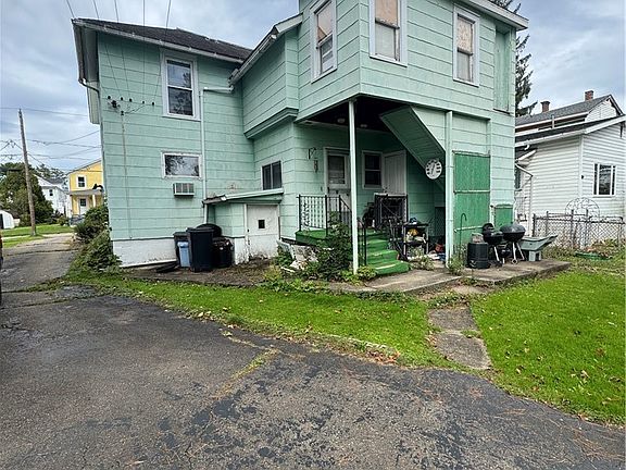3rd image of 135 Fulton St