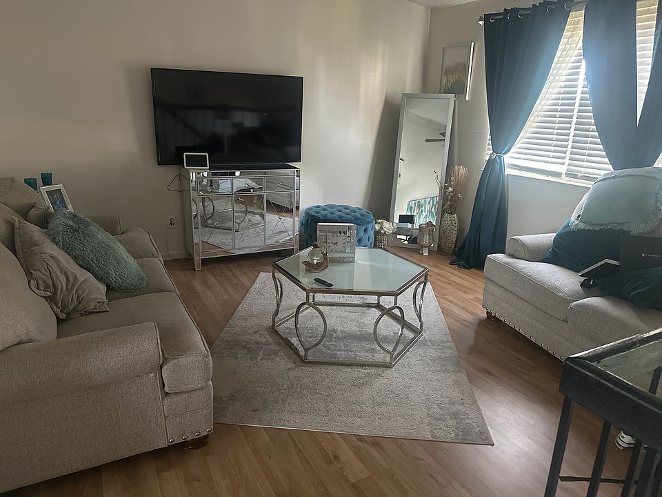 1st image of 23 Courtland Cir