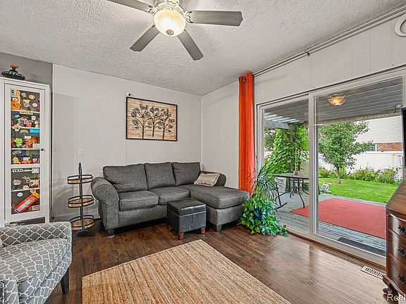 4th image of 43875 Somerset Sq