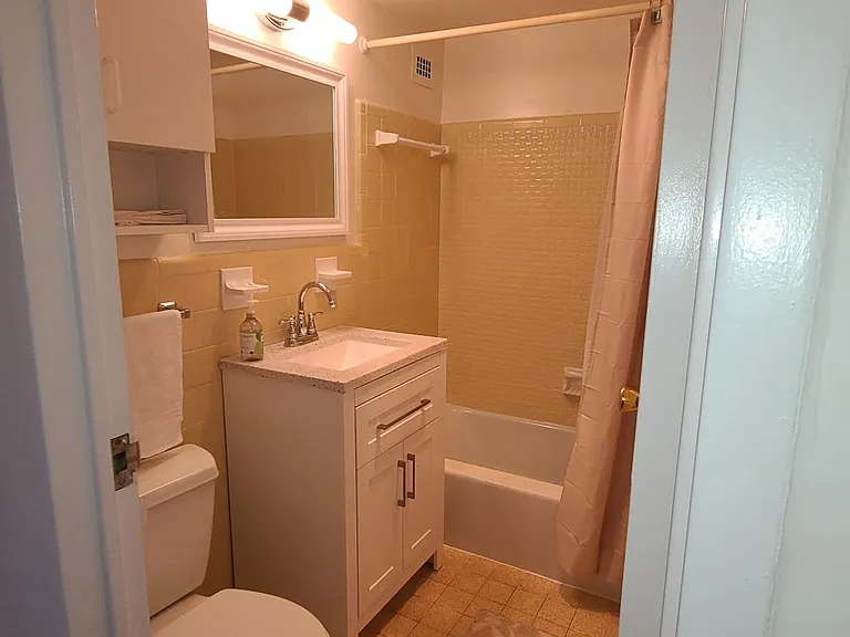 10401 Grosvenor Pl #518 — Photo 20