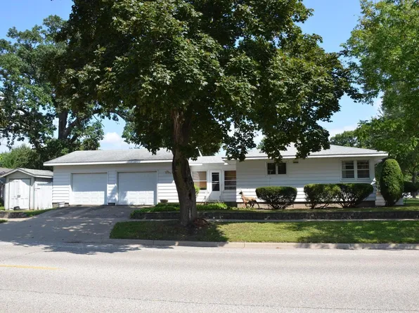 414 S 8th St, La Crescent, MN 55947