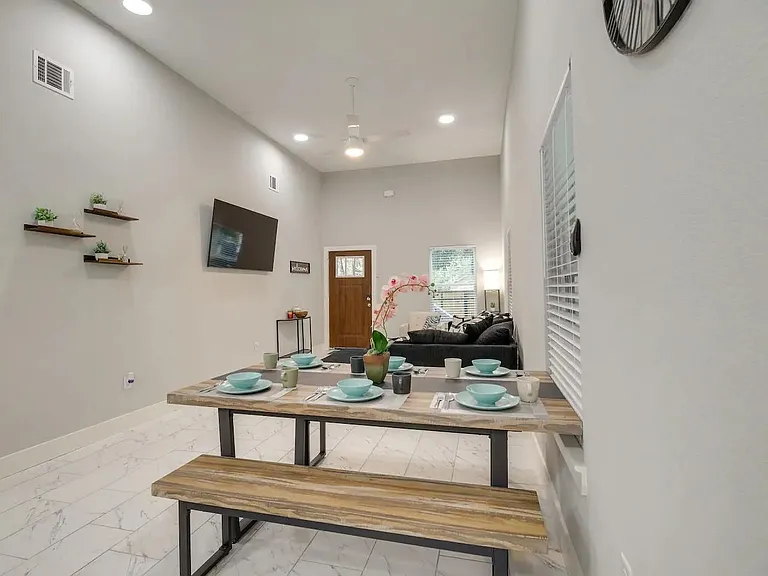 3523 Bain St — Photo 10