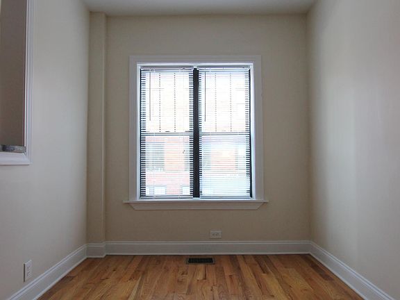 5th image of 624 W Cornelia Ave APT 2N