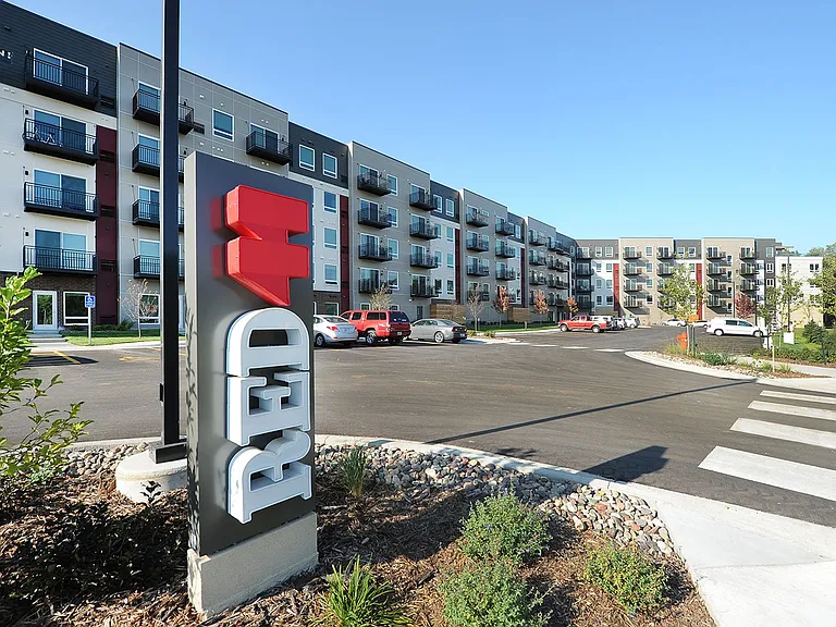 Red44 Luxury Apartments | Specials Available — Photo 14