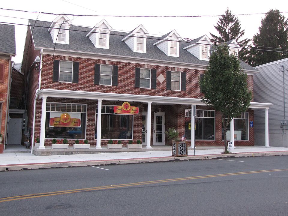 FRONT VIEW OF PROPERTY