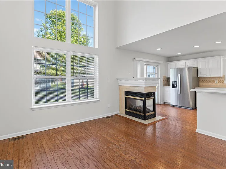 313 Fountayne Ln — Photo 9