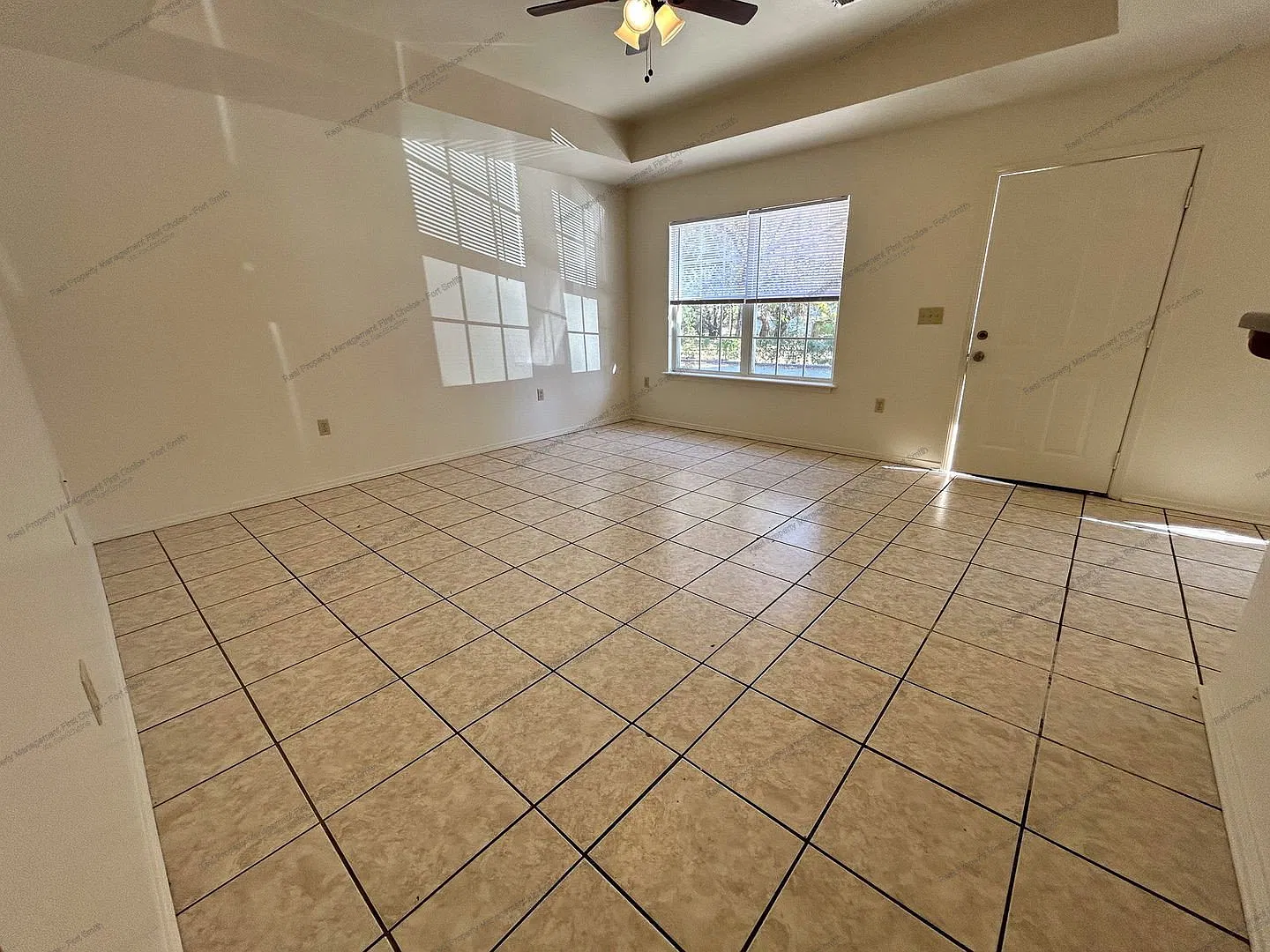 3 bed, 2.0 bath, 1050 sqft, $900 — Photo 4