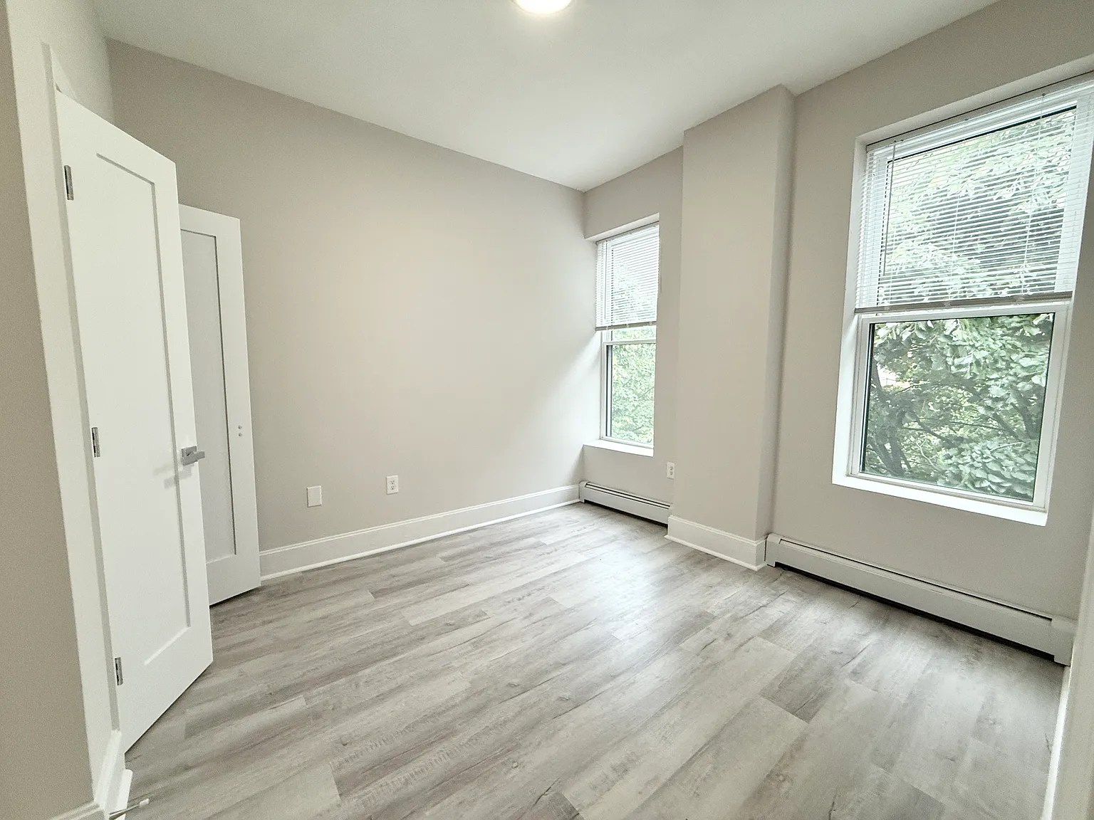 3 bed, 1200 sqft, $4,300 — Photo 2
