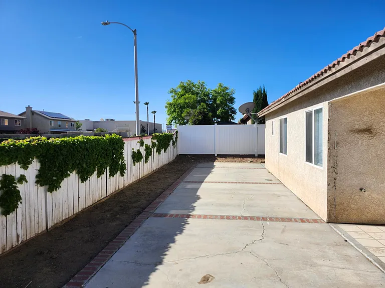 12237 Glenellen Ln — Photo 3